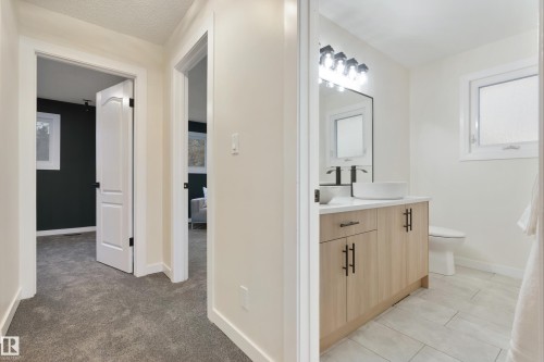 32 Woodcrest Avenue, St. Albert, AB - Indoor Photo Showing Bathroom