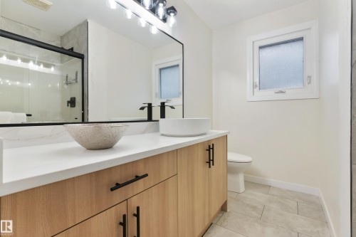 32 Woodcrest Avenue, St. Albert, AB - Indoor Photo Showing Bathroom