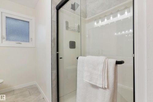 32 Woodcrest Avenue, St. Albert, AB - Indoor Photo Showing Bathroom