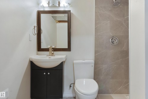 32 Woodcrest Avenue, St. Albert, AB - Indoor Photo Showing Bathroom