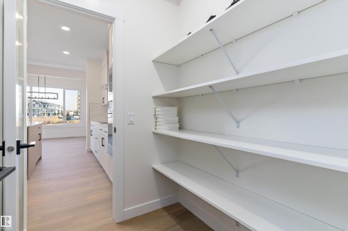 1084 Cristall Crescent, Edmonton, AB - Indoor Photo Showing Other Room