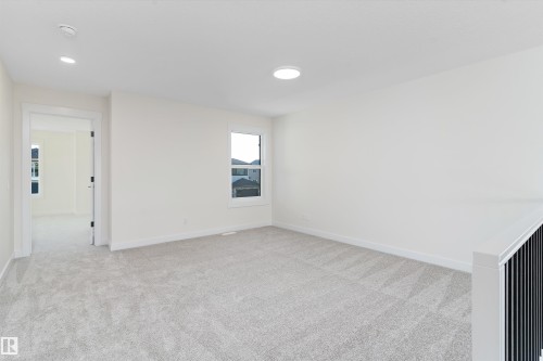 1084 Cristall Crescent, Edmonton, AB - Indoor Photo Showing Other Room