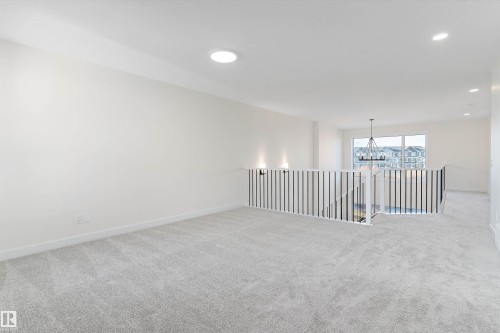 1084 Cristall Crescent, Edmonton, AB - Indoor Photo Showing Other Room