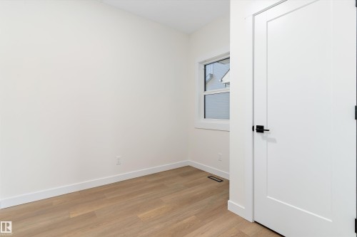 1084 Cristall Crescent, Edmonton, AB - Indoor Photo Showing Other Room