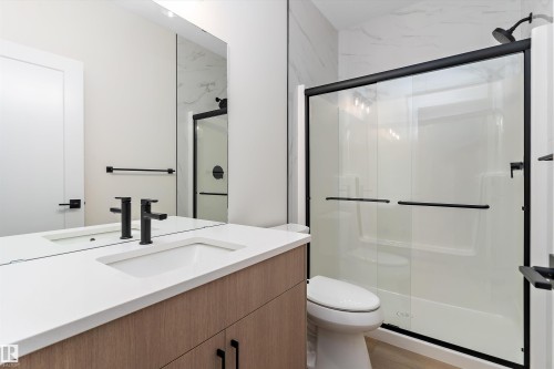 1084 Cristall Crescent, Edmonton, AB - Indoor Photo Showing Bathroom