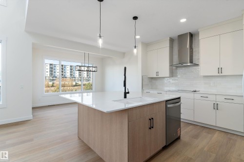 1084 Cristall Crescent, Edmonton, AB - Indoor Photo Showing Kitchen