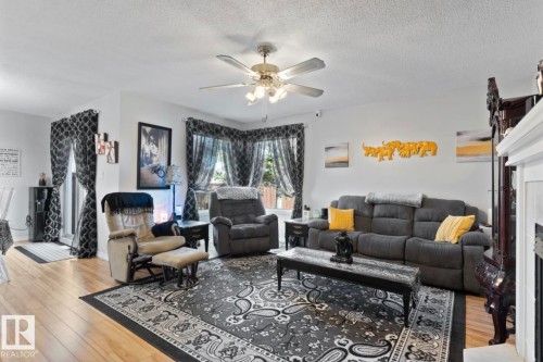 5763 189 Street, Edmonton, AB - Indoor Photo Showing Living Room