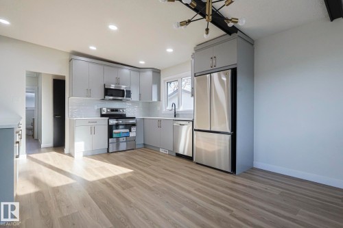 13319 Delwood Road, Edmonton, AB - Indoor Photo Showing Kitchen With Stainless Steel Kitchen With Upgraded Kitchen