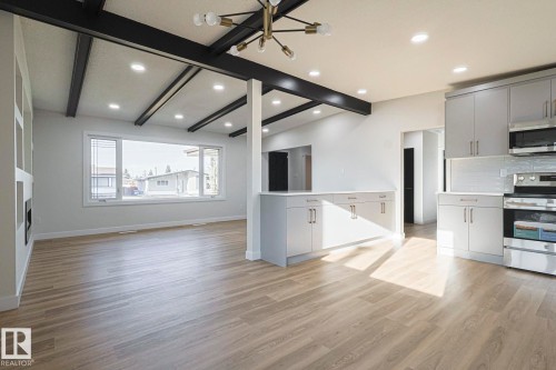 13319 Delwood Road, Edmonton, AB - Indoor Photo Showing Kitchen With Upgraded Kitchen