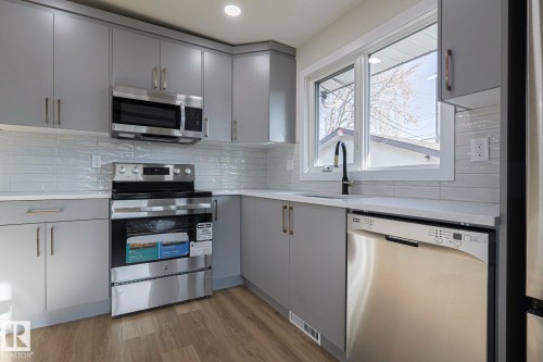 13319 Delwood Road, Edmonton, AB - Indoor Photo Showing Kitchen With Stainless Steel Kitchen