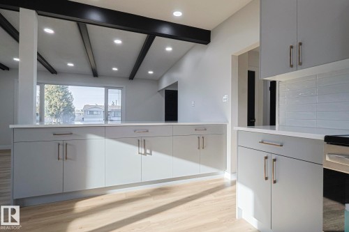 13319 Delwood Road, Edmonton, AB - Indoor