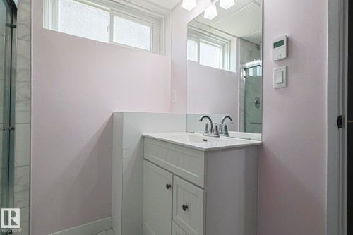 13319 Delwood Road, Edmonton, AB - Indoor Photo Showing Bathroom