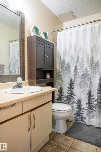 201 104 10 Street, Cold Lake, AB - Indoor Photo Showing Bathroom
