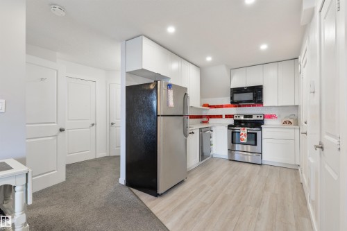 63 Dalquist Bay, Leduc, AB - Indoor Photo Showing Kitchen