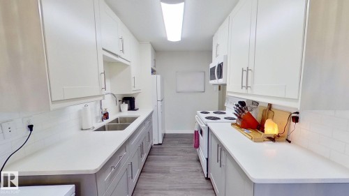 15930 109 Avenue, Edmonton, AB - Indoor Photo Showing Kitchen With Double Sink