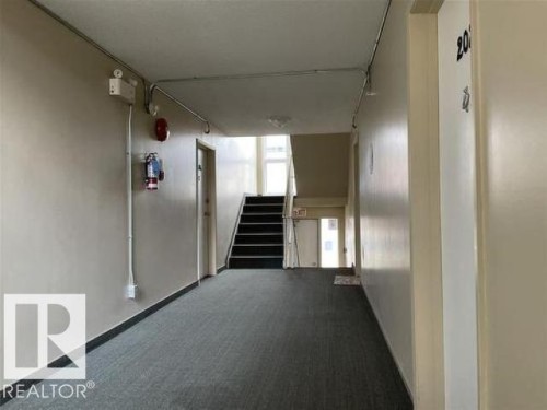 15930 109 Avenue, Edmonton, AB - Indoor Photo Showing Other Room