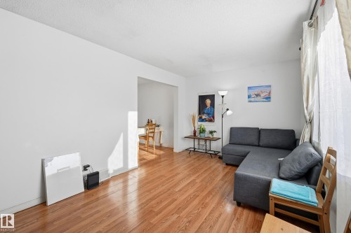 4 14310 80 Street, Edmonton, AB - Indoor Photo Showing Living Room