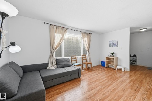 4 14310 80 Street, Edmonton, AB - Indoor Photo Showing Living Room