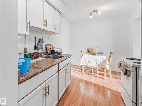 4 14310 80 Street, Edmonton, AB - Indoor Photo Showing Kitchen