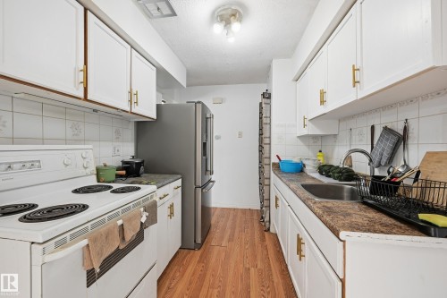 4 14310 80 Street, Edmonton, AB - Indoor Photo Showing Kitchen