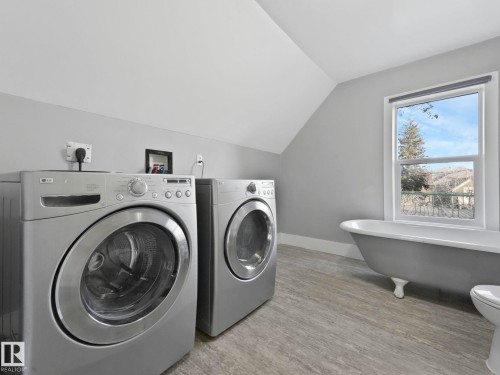 4315 52 Street, Wetaskiwin, AB - Indoor Photo Showing Laundry Room