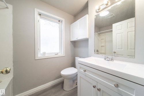 11912 77 Street, Edmonton, AB - Indoor Photo Showing Bathroom