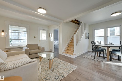 11227 69 Street, Edmonton, AB - Indoor Photo Showing Living Room