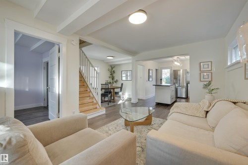 11227 69 Street, Edmonton, AB - Indoor Photo Showing Living Room