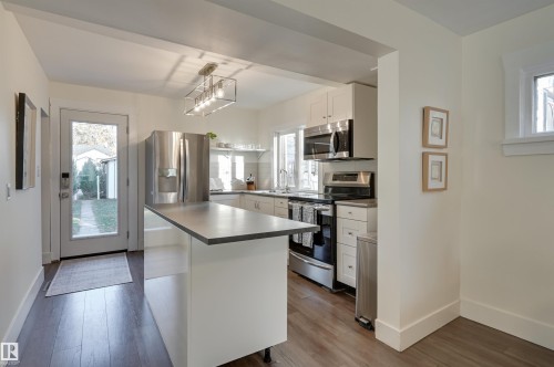 11227 69 Street, Edmonton, AB - Indoor Photo Showing Kitchen