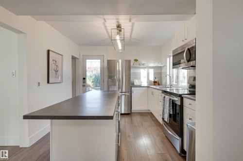 11227 69 Street, Edmonton, AB - Indoor Photo Showing Kitchen
