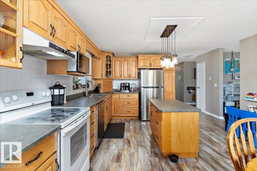 8 Beaverhill Drive, Tofield, AB - Indoor Photo Showing Kitchen