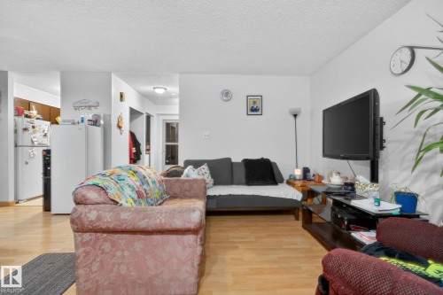 77 7604 29 Avenue, Edmonton, AB - Indoor Photo Showing Living Room