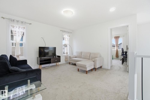 22529 99A Avenue, Edmonton, AB - Indoor Photo Showing Living Room