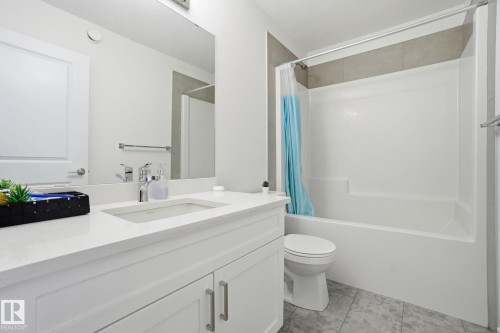 22529 99A Avenue, Edmonton, AB - Indoor Photo Showing Bathroom
