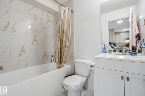 22529 99A Avenue, Edmonton, AB - Indoor Photo Showing Bathroom