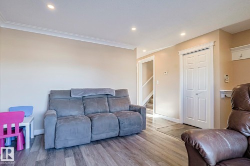 4211 30 Avenue, Edmonton, AB - Indoor Photo Showing Living Room
