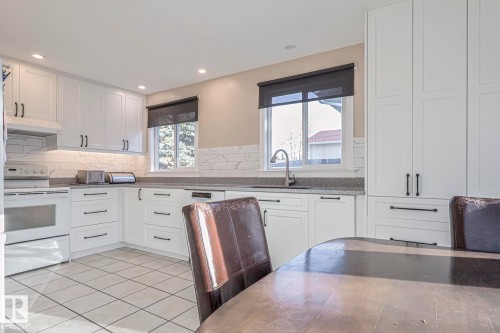 4211 30 Avenue, Edmonton, AB - Indoor Photo Showing Kitchen With Upgraded Kitchen