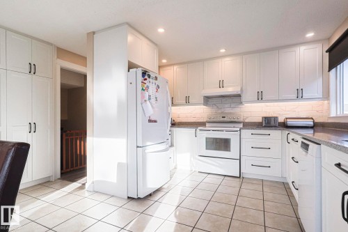 4211 30 Avenue, Edmonton, AB - Indoor Photo Showing Kitchen