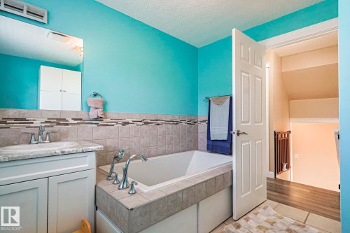 4211 30 Avenue, Edmonton, AB - Indoor Photo Showing Bathroom