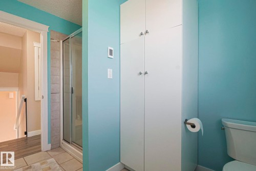 4211 30 Avenue, Edmonton, AB - Indoor Photo Showing Bathroom