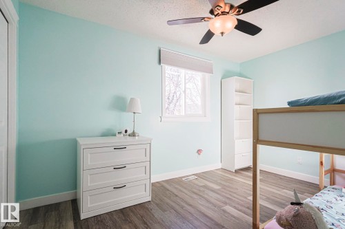 4211 30 Avenue, Edmonton, AB - Indoor Photo Showing Bedroom