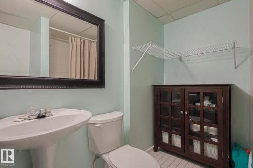 4211 30 Avenue, Edmonton, AB - Indoor Photo Showing Bathroom