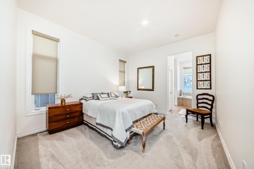 6107 Maynard Crescent, Edmonton, AB - Indoor Photo Showing Bedroom