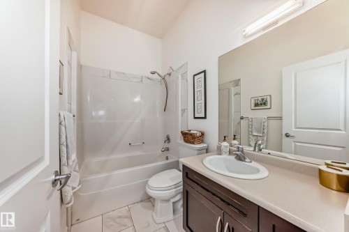 6107 Maynard Crescent, Edmonton, AB - Indoor Photo Showing Bathroom