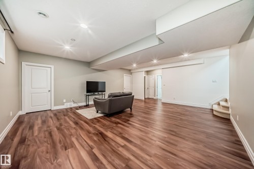 6107 Maynard Crescent, Edmonton, AB - Indoor