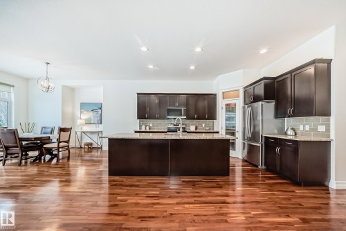 6107 Maynard Crescent, Edmonton, AB - Indoor Photo Showing Kitchen With Stainless Steel Kitchen With Upgraded Kitchen
