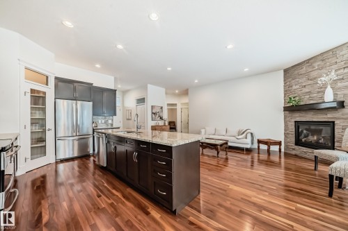 6107 Maynard Crescent, Edmonton, AB - Indoor Photo Showing Kitchen With Stainless Steel Kitchen With Upgraded Kitchen