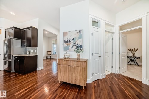 6107 Maynard Crescent, Edmonton, AB - Indoor Photo Showing Kitchen