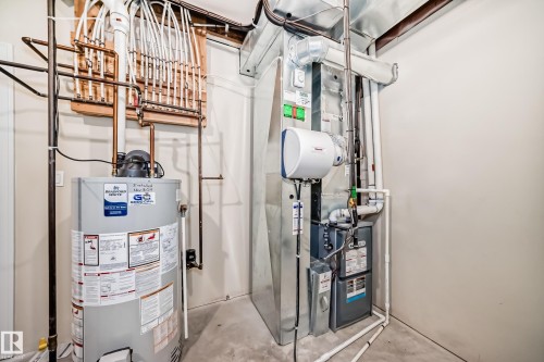 6107 Maynard Crescent, Edmonton, AB - Indoor Photo Showing Basement