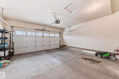 6107 Maynard Crescent, Edmonton, AB - Indoor Photo Showing Garage